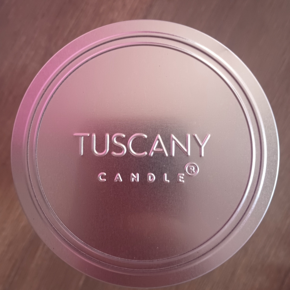 🕯️ Tuscany Candle's Premium Lilac Blossom Candle - Picture 3 of 5